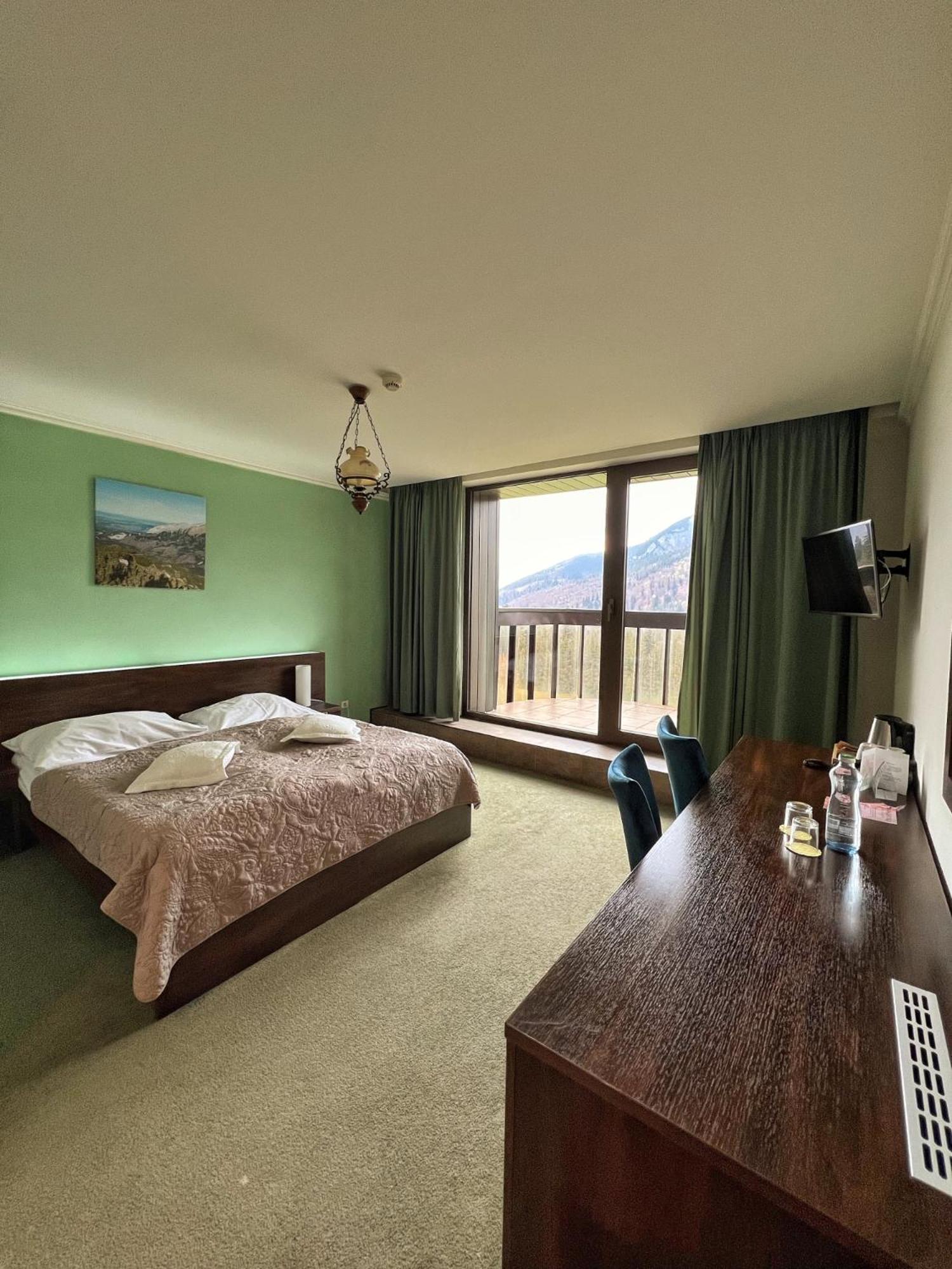 Plus, Standard, Double Bed, Mountain View