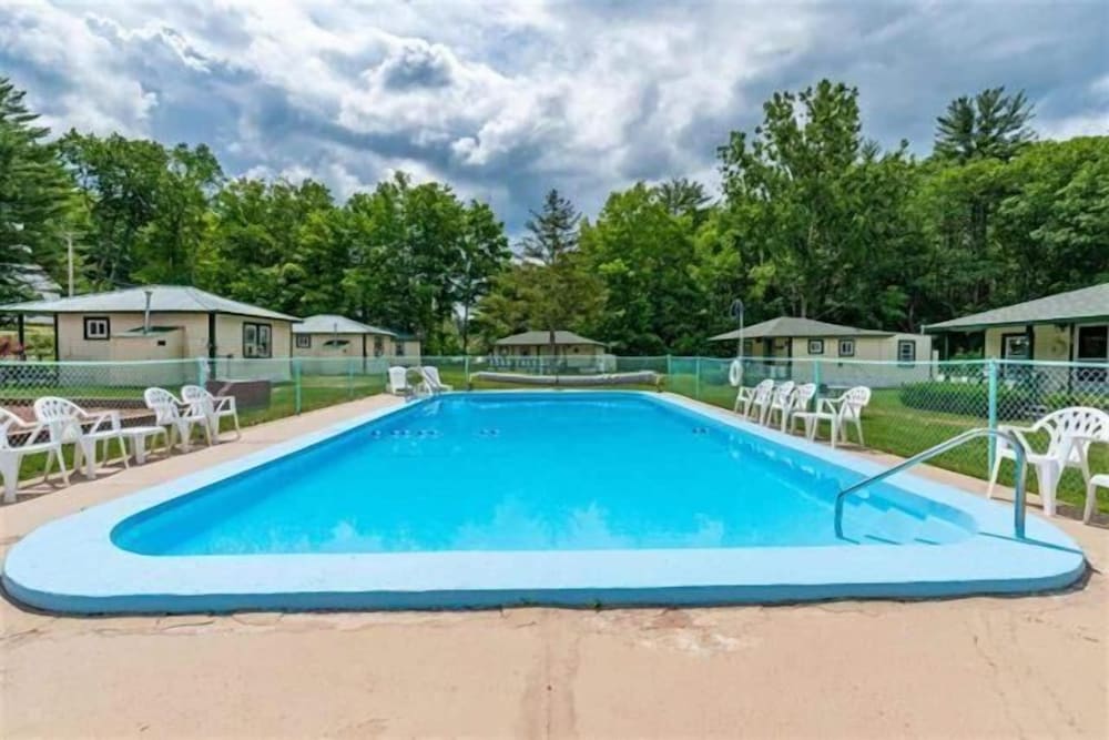 Perrys Motel & Cottages Ltd 45/47