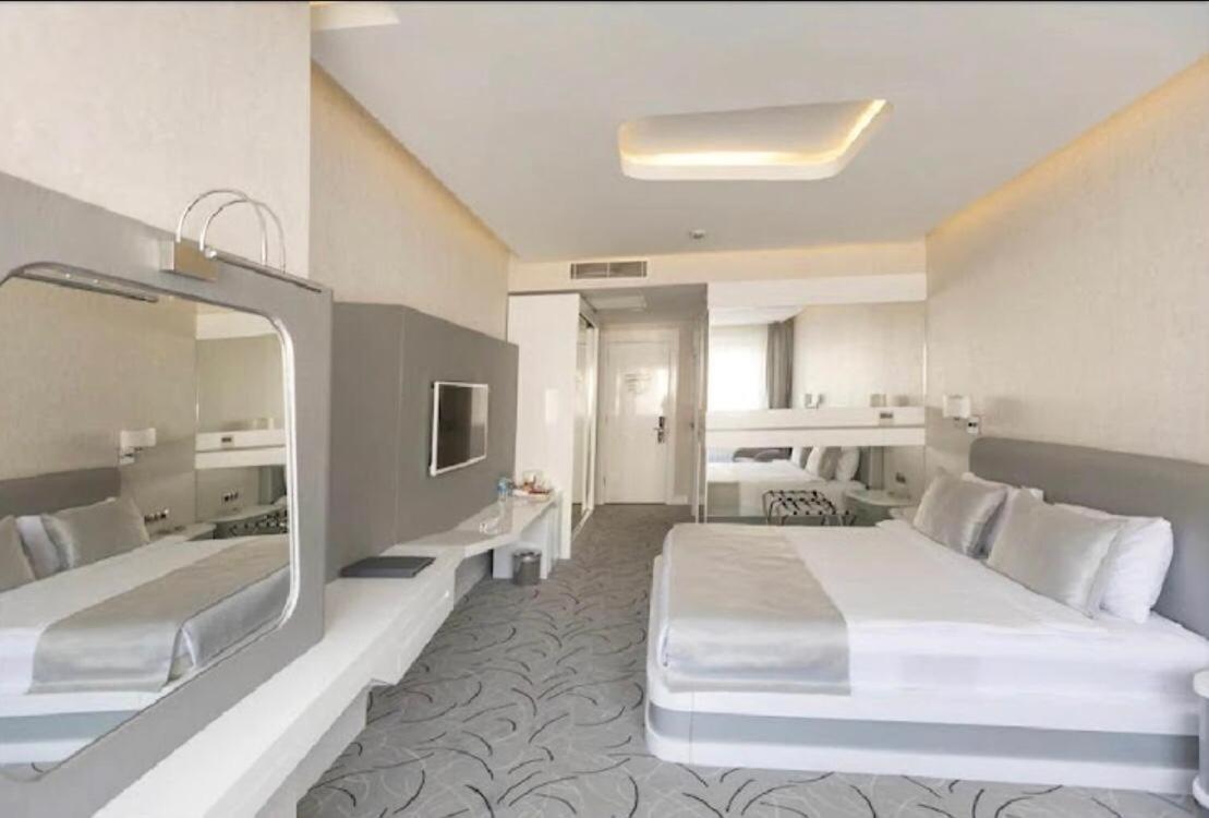 White Line Boutique Hotel 8/27