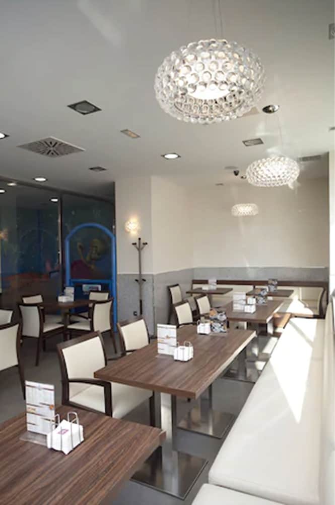 restaurant-cafeteria