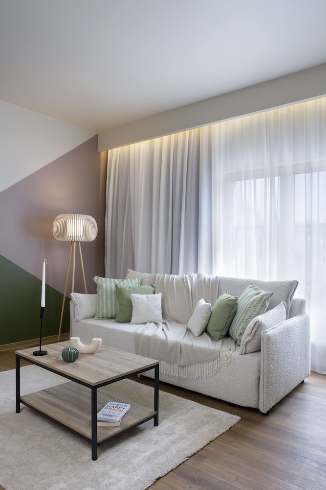 Zeus Essence Bucharest, Trademark Collection by Wyndham 36/65