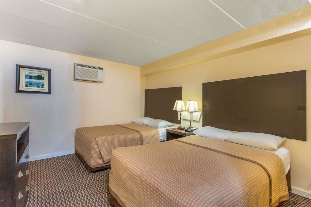 Travelodge by Wyndham Suites Virginia Beach Oceanfront 9/16