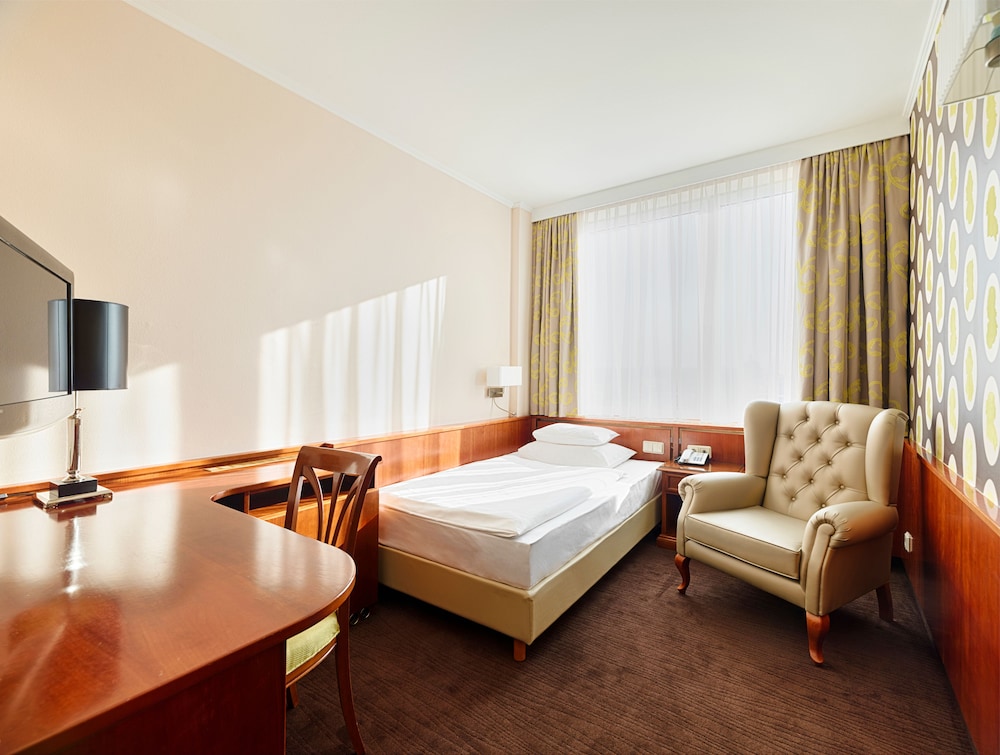 ROOM, SINGLE