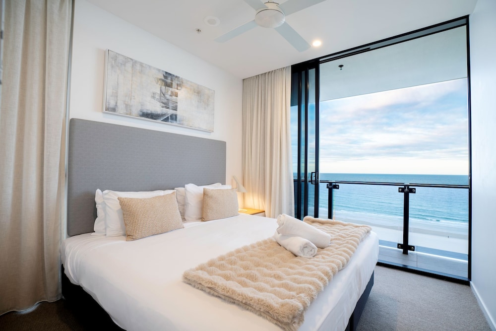 Iconic Kirra Beach Resort 30/72