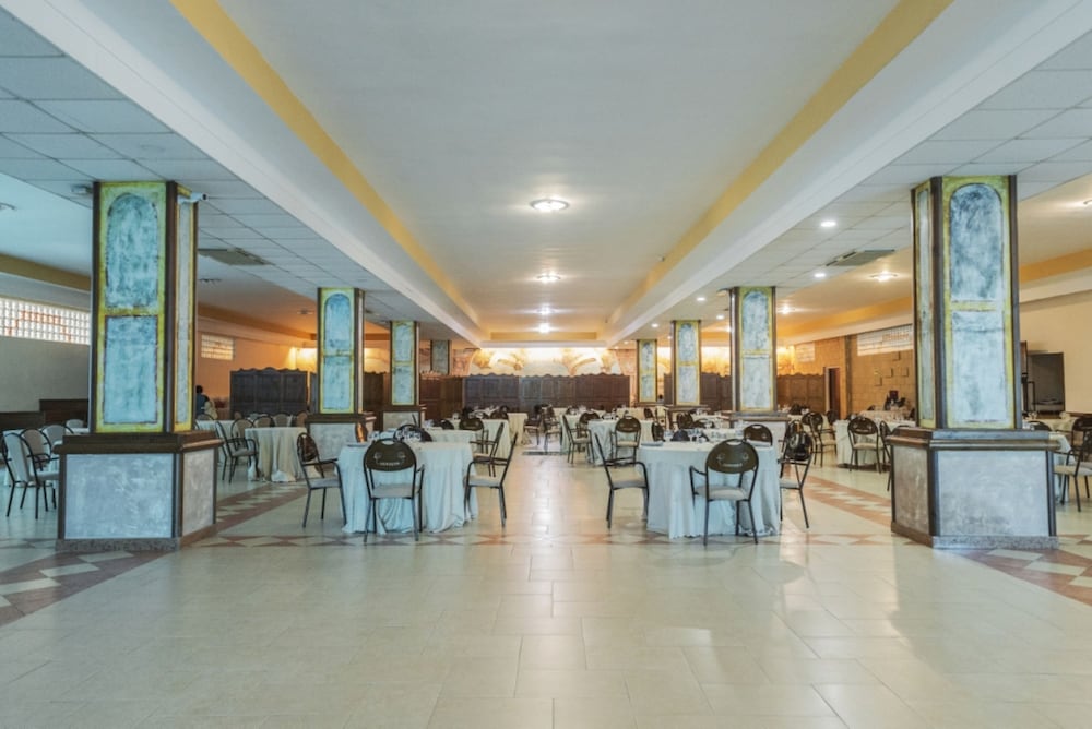restaurant-cafeteria