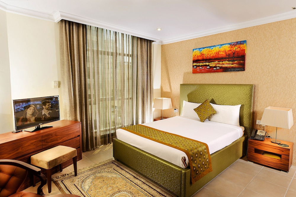 Bravo Royal Hotel Suites 15/43