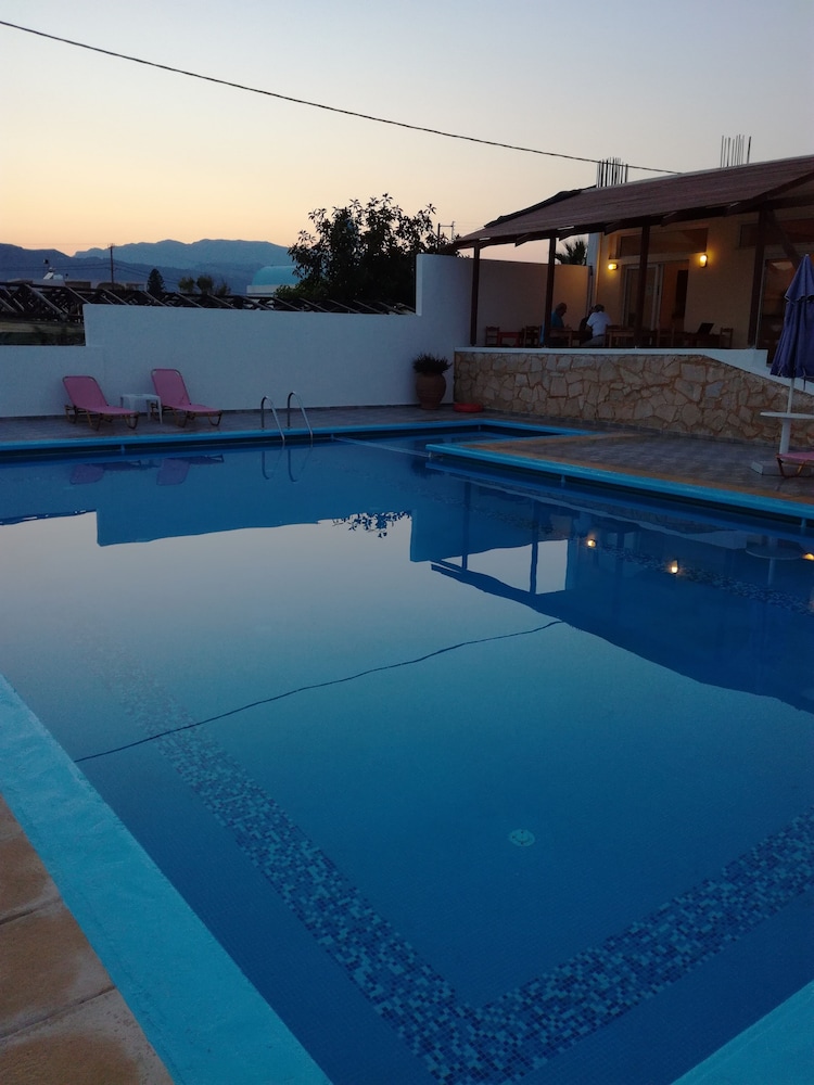 Karmi Studios & Apartments 23/25