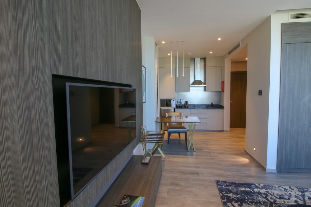 Views Hotel And Residence 26/69