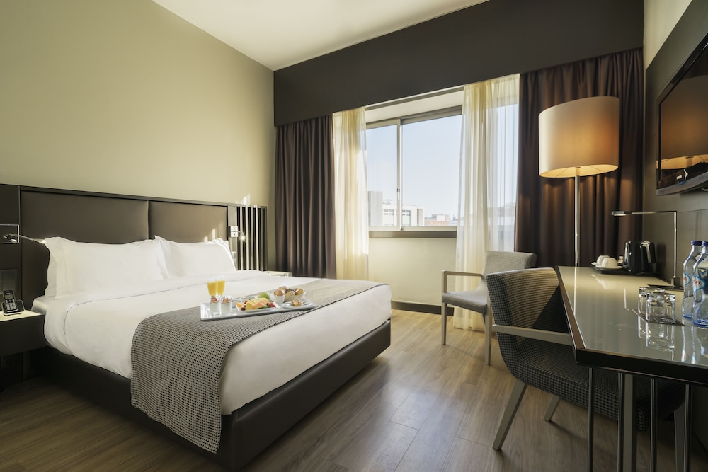 DELUXE, QUEEN BED