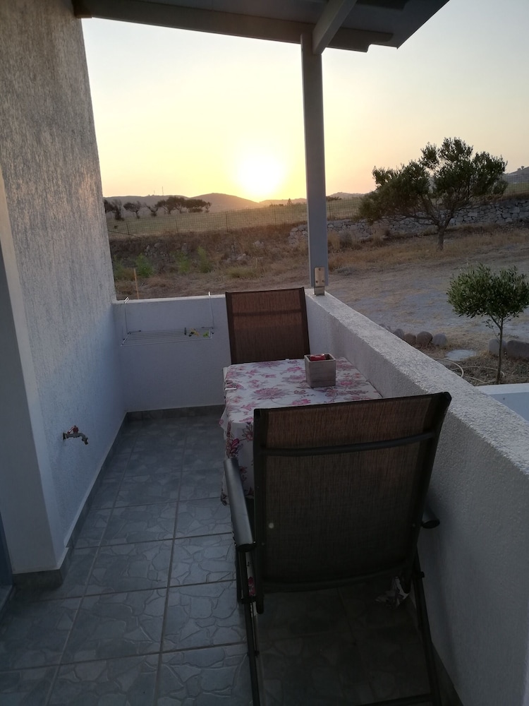 Elea Milos (ex Antonis Rooms) 13/45