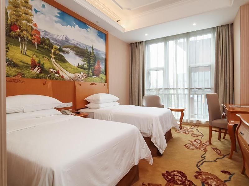 Vienna Hotel (Nanjing Olympic Sports Center) 16/26