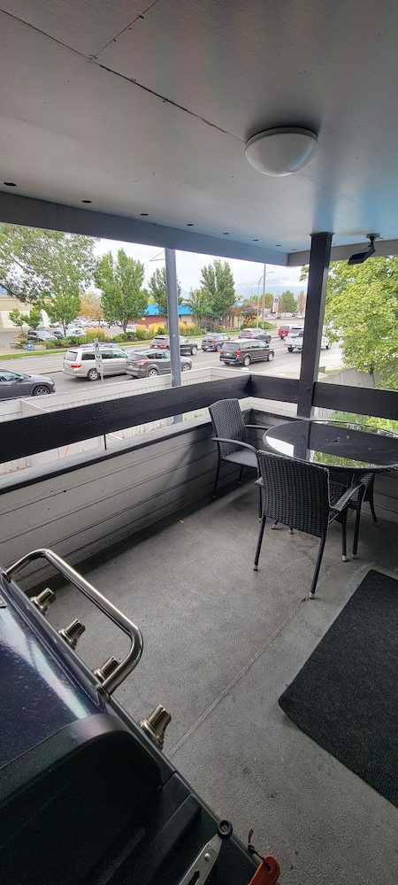 Recreation Inn & Suites 37/63