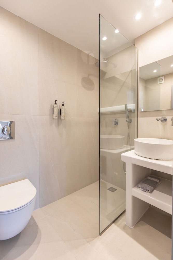 Villa Konstantin Rooms & Suites 46/48