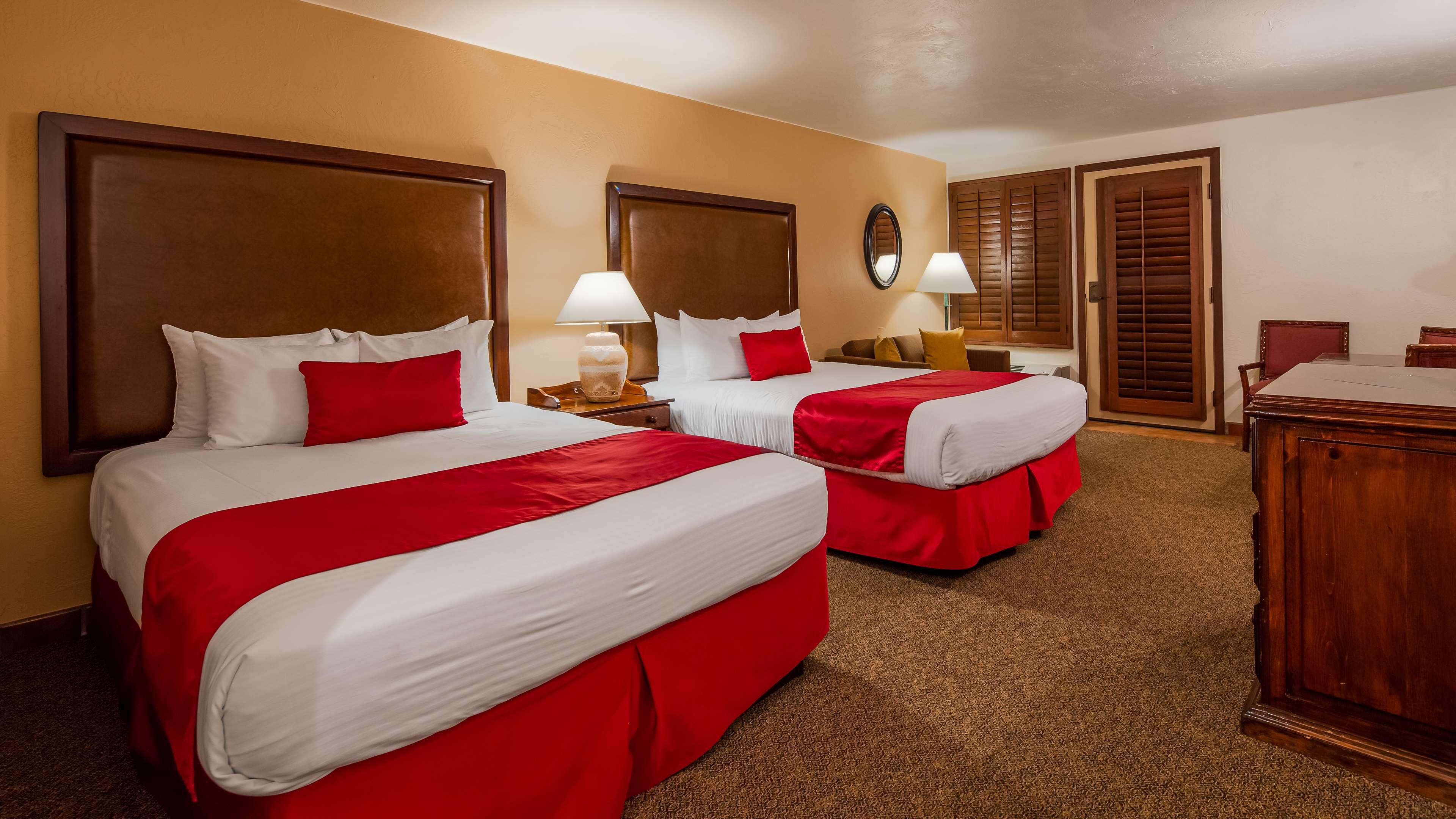 Room, 2 Queen Beds, Sofa, Plaza Floor