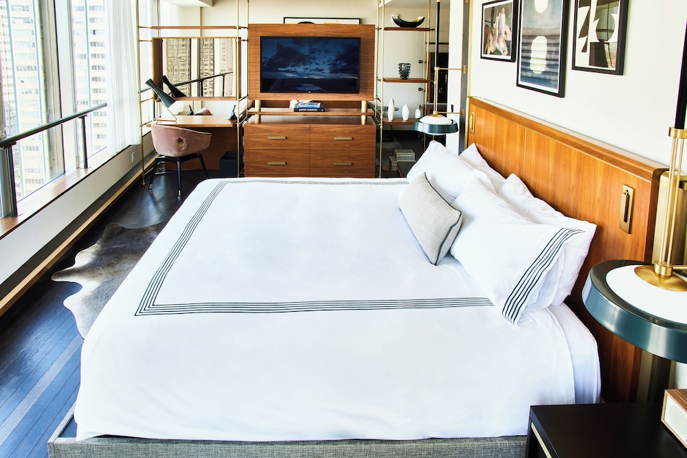 Skyline, Suite, King Bed