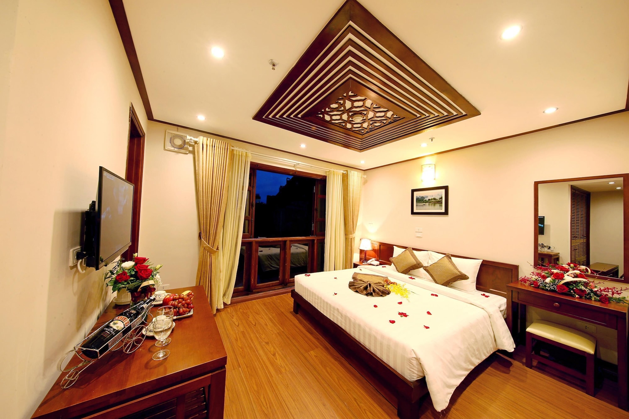 Historical, Queen Bed