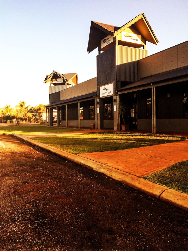 SPINIFEX HOTEL 28/39