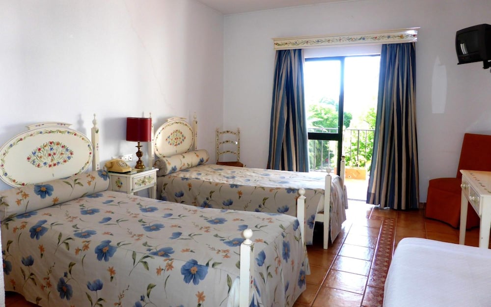 Room, Triple, Double Bed, Sofa