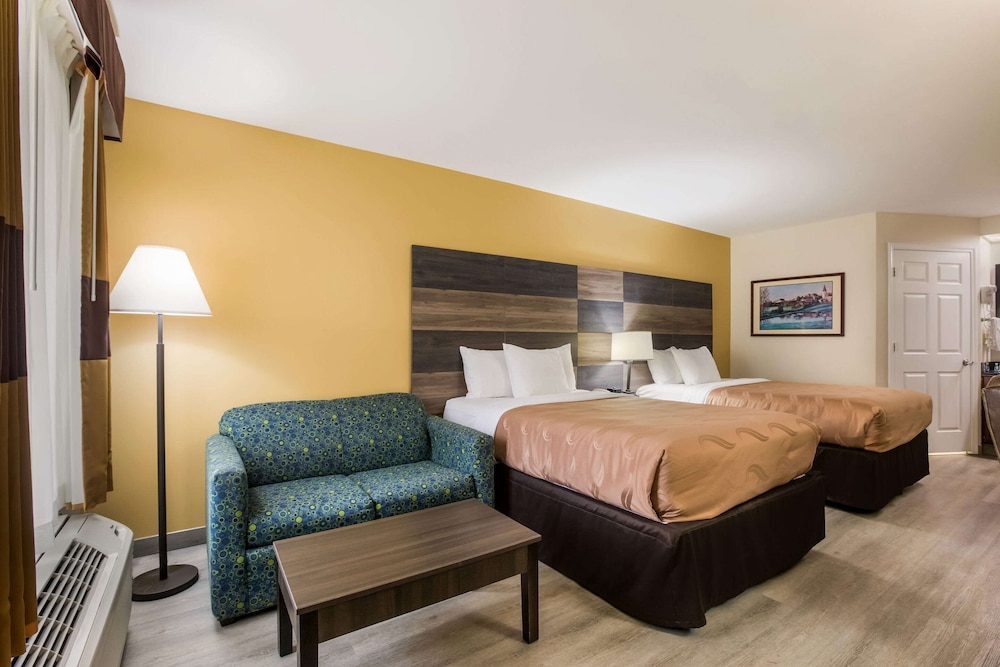 Quality Inn & Suites Greensboro near Lake Oconee 23/36