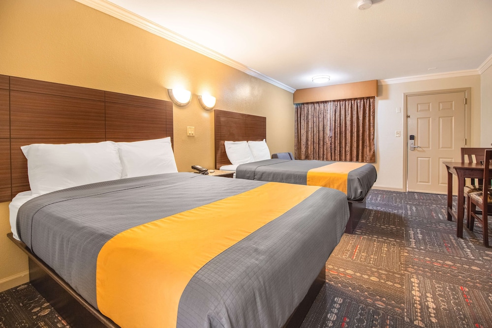 Americas Best Value Inn Houston Heights at I-45 11/40