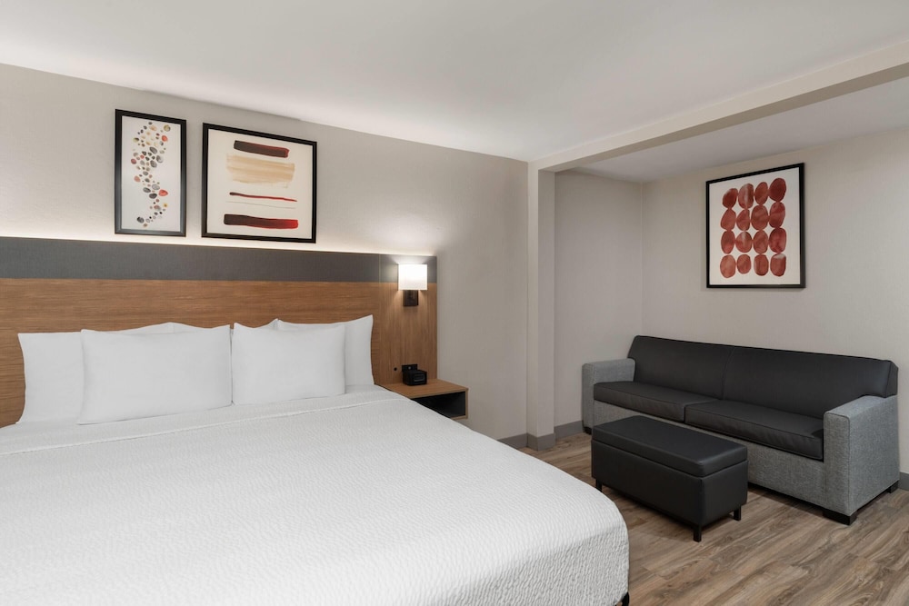 Suite, King Bed, Sofa, Kitchenette, Hawthorn Extended Stay by Wyndham Jackson 4/7