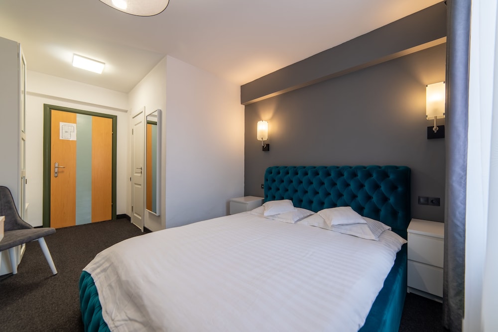 Fullton Hotel 7/50