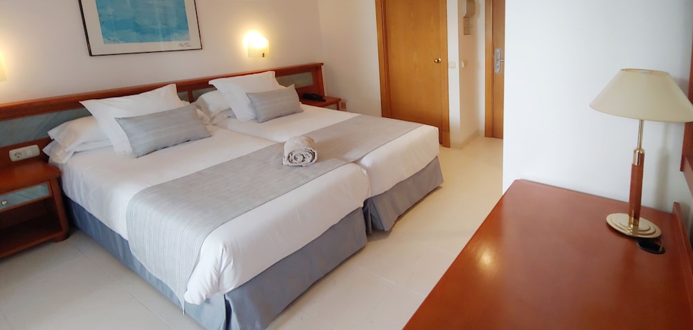 Hotel Rocamarina 24/66