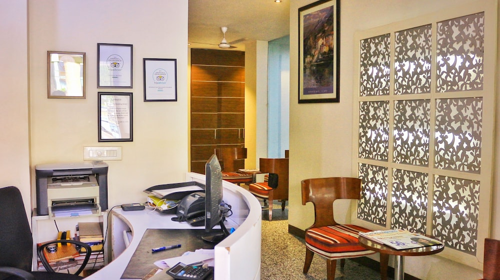 Stately Suites, Golf Course Road 49/58