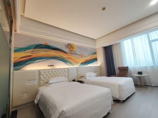 Room, Twin Beds, Courtyard View