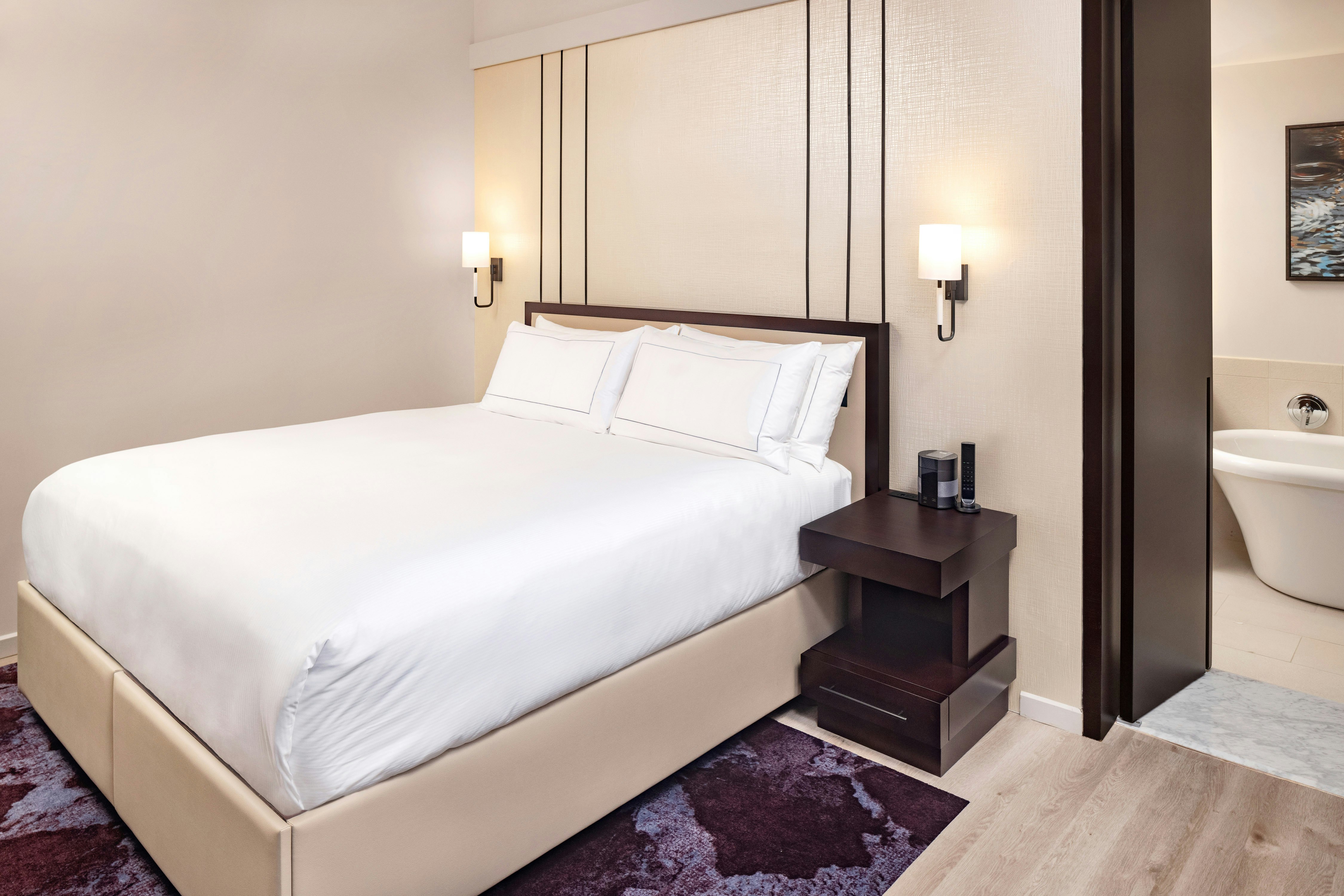 1 BEDROOM, SUITE, KING BED