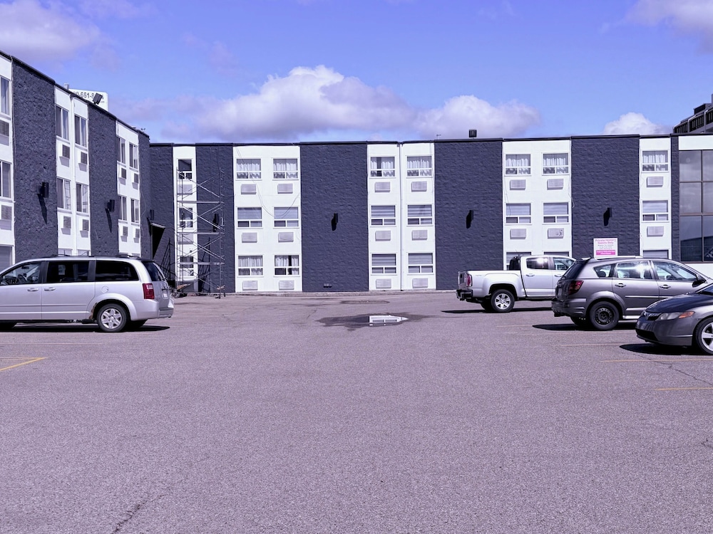 Airport Travellers Inn 42/51