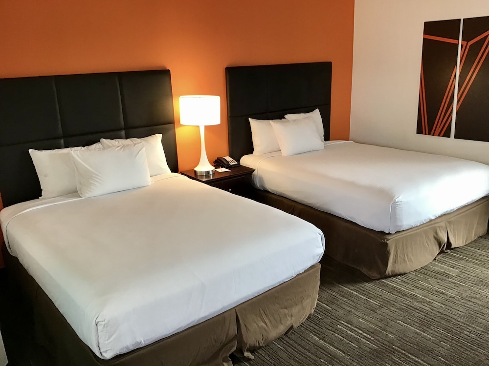 Howard Johnson by Wyndham Spokane 11/25