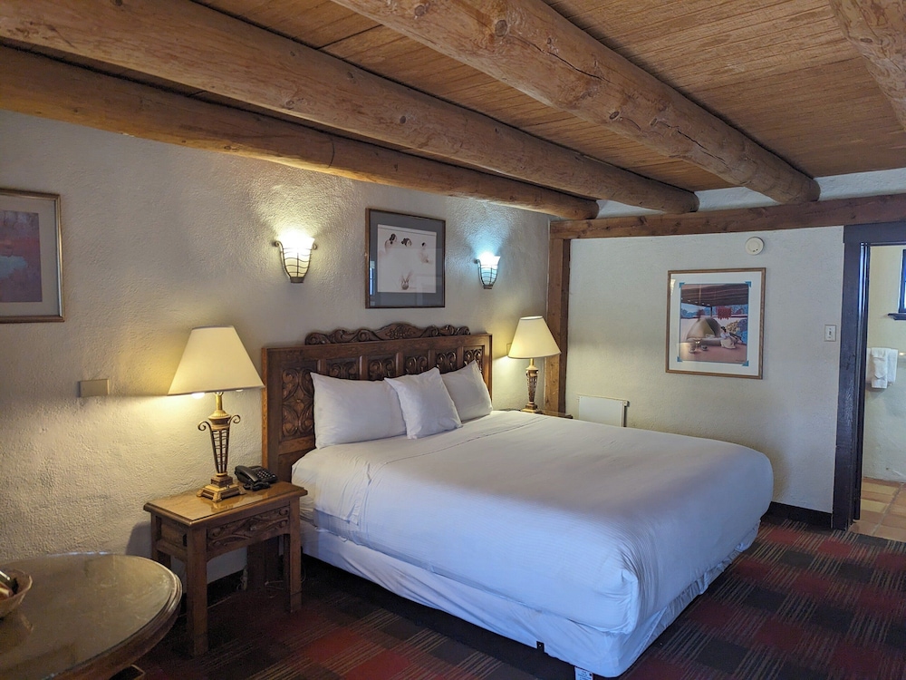 غرفة قياسية بسرير كينج، Sagebrush Inn Suites 2/9