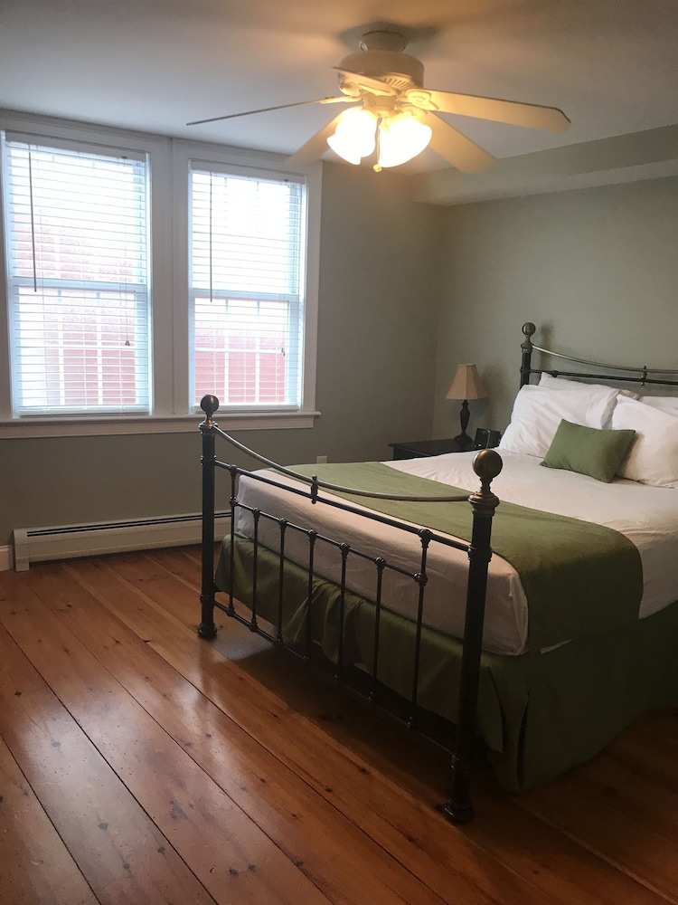 Essex Street Inn & Suites, an Ascend Collection Hotel 35/75
