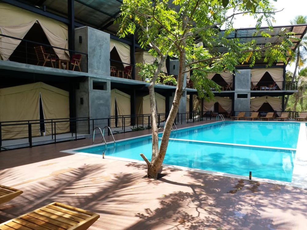 Athgira River Camp 16/38