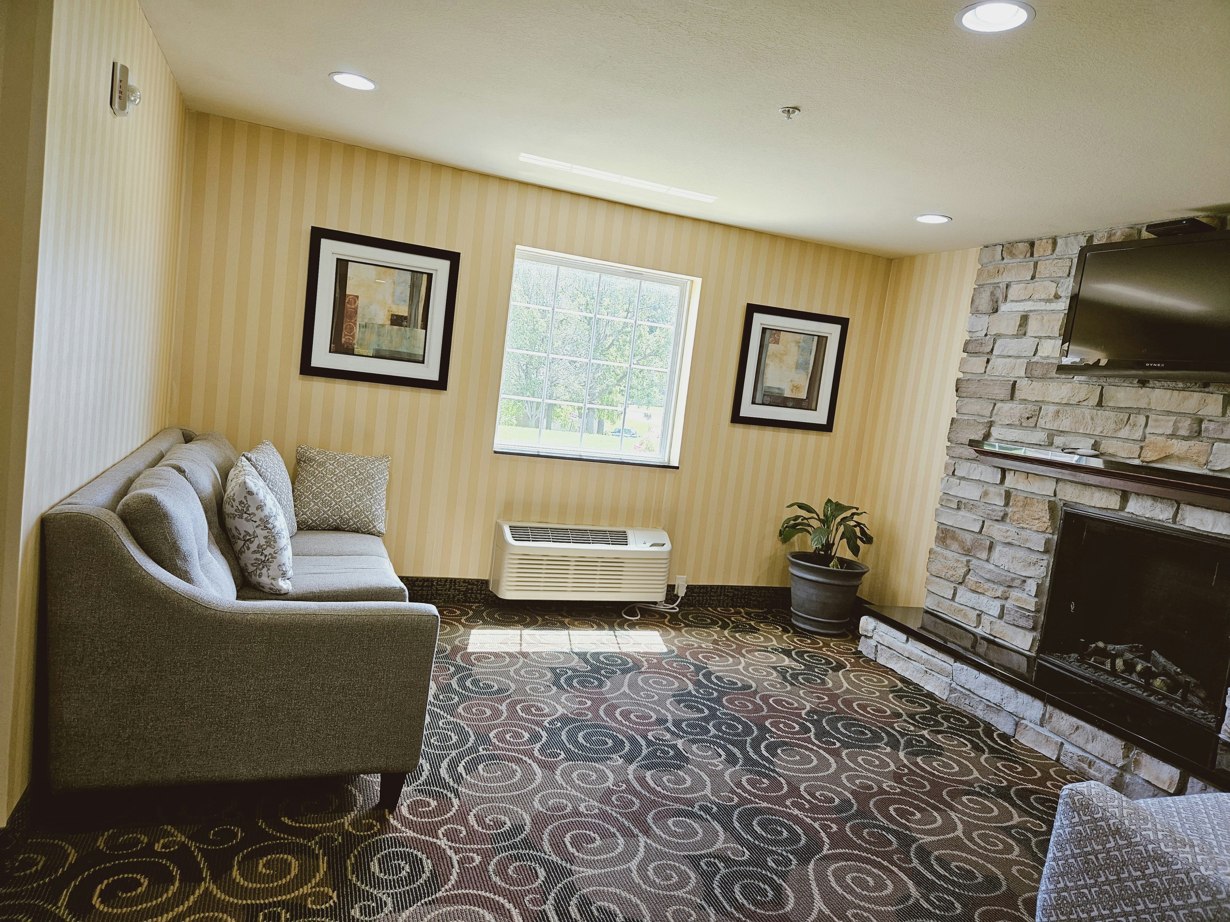 Cobblestone Inn & Suites -- Bloomfield, IA 21/30