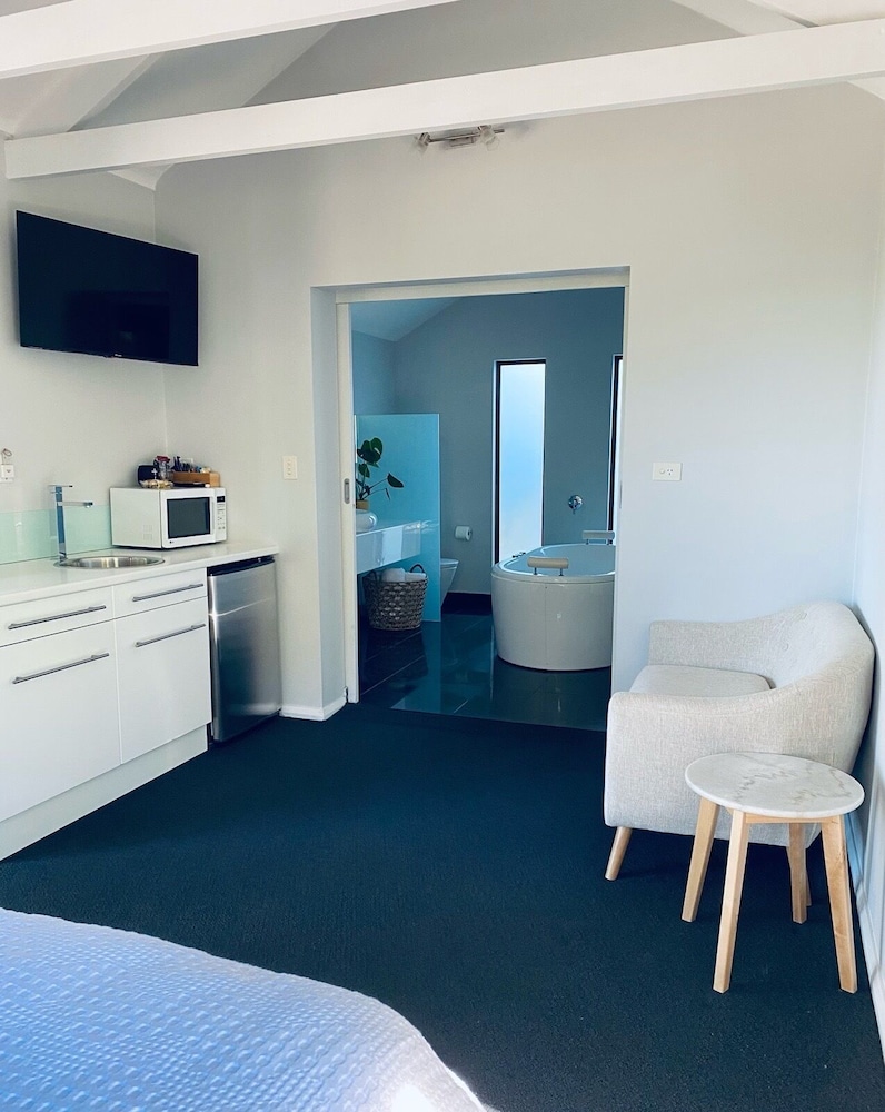 Hideaway Studio Accommodation 11/26