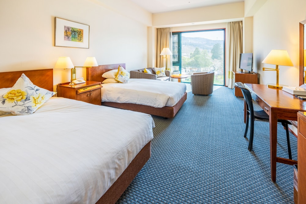 MODERATE, TWIN BEDS