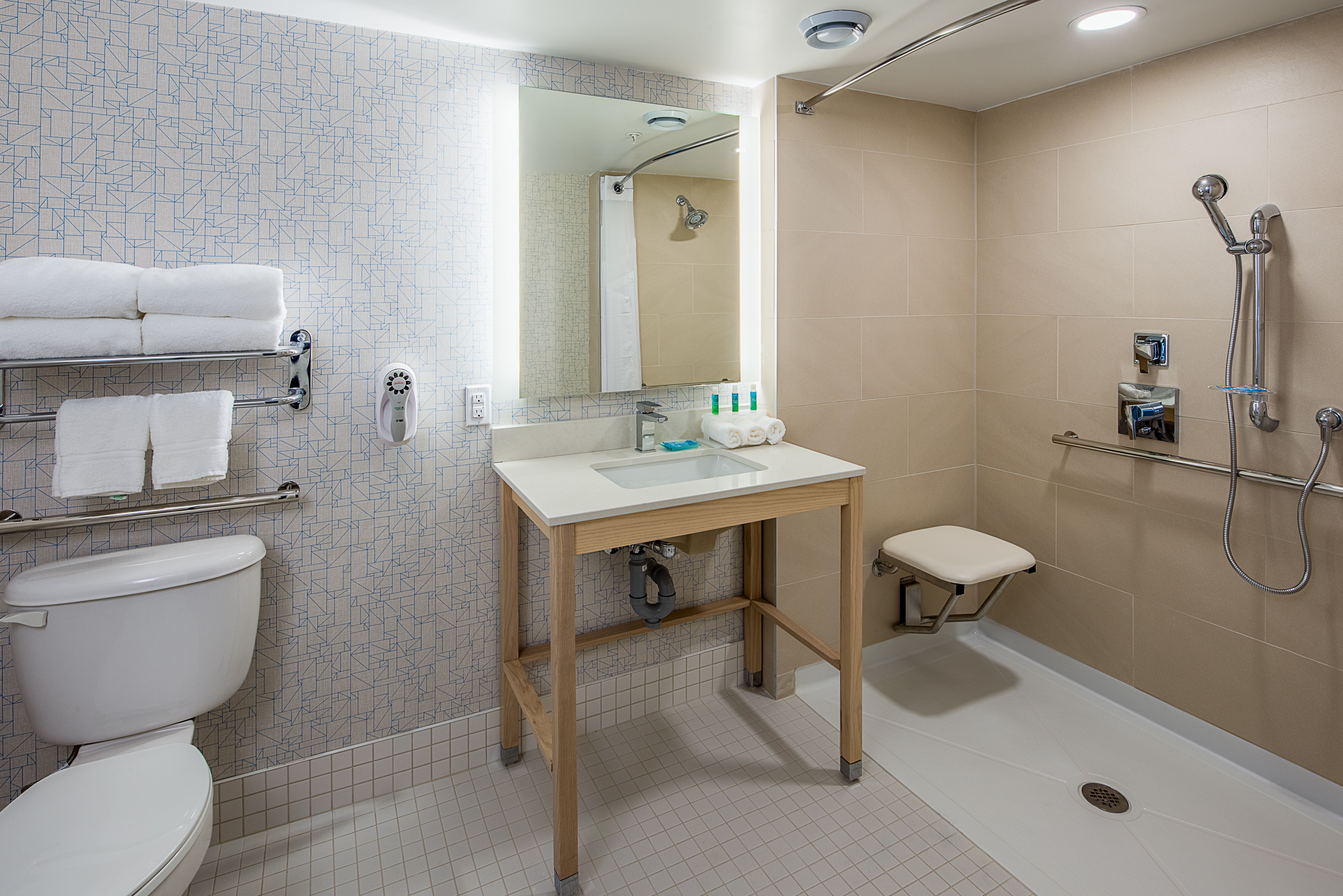 Holiday Inn Express And Suites Halifax Bedford 62/64