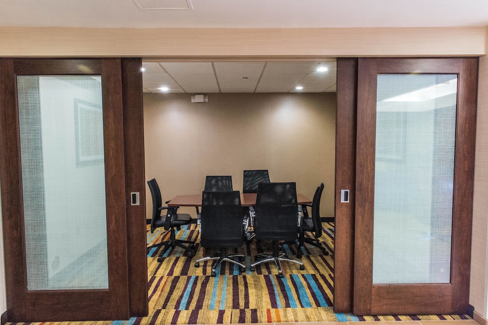 Fairfield Inn And Suites By Marriott Chesapeake 32/33
