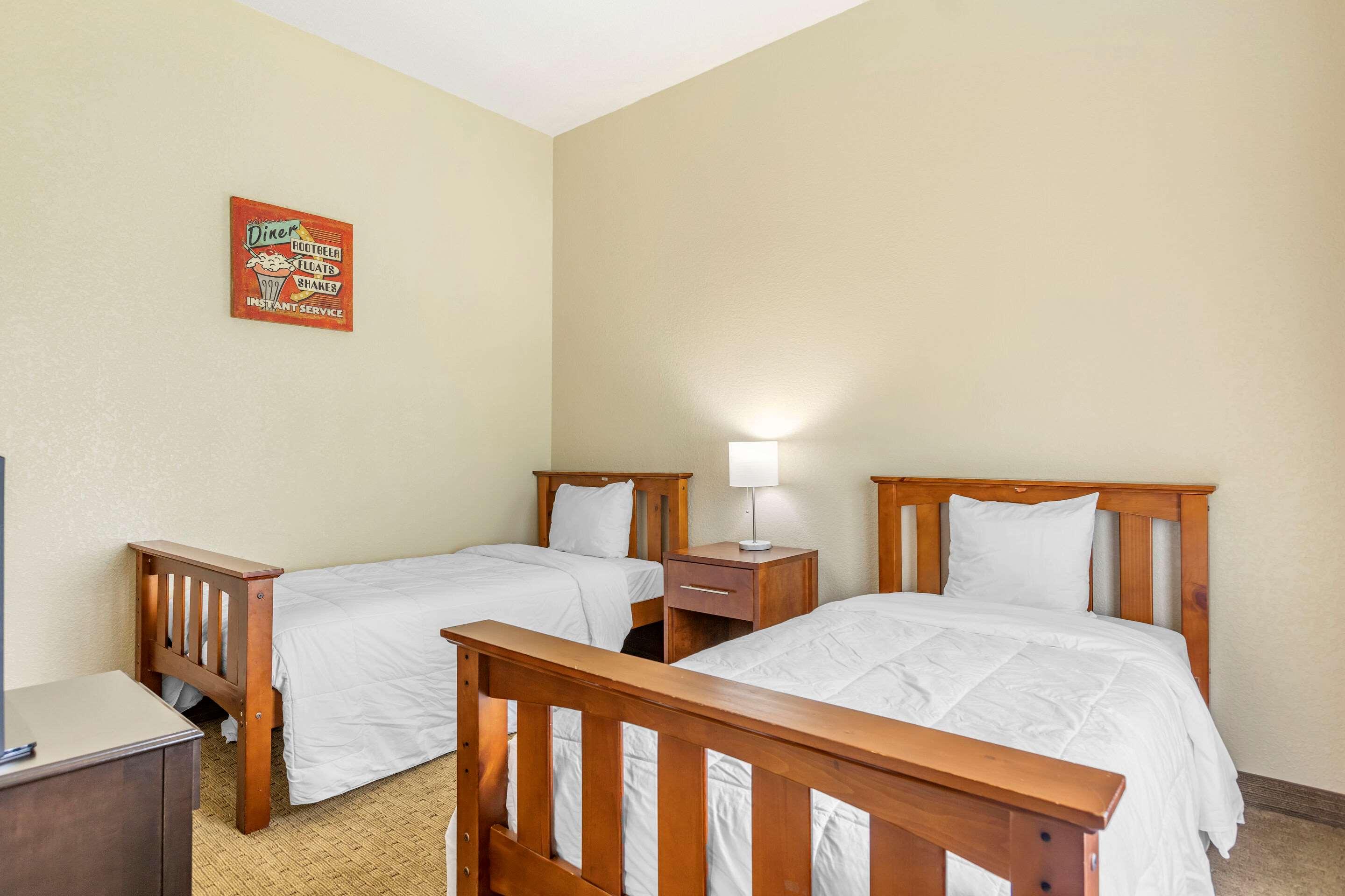 Upgrade, Efficiency, Suite, King and Twin Beds