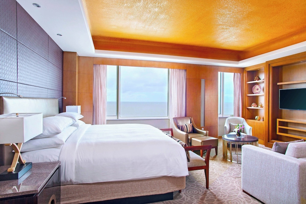 Presidential, Suite, King Bed, City View, Executive Level