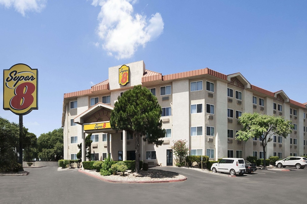 Super 8 By Wyndham Austin North/University Area 2/32