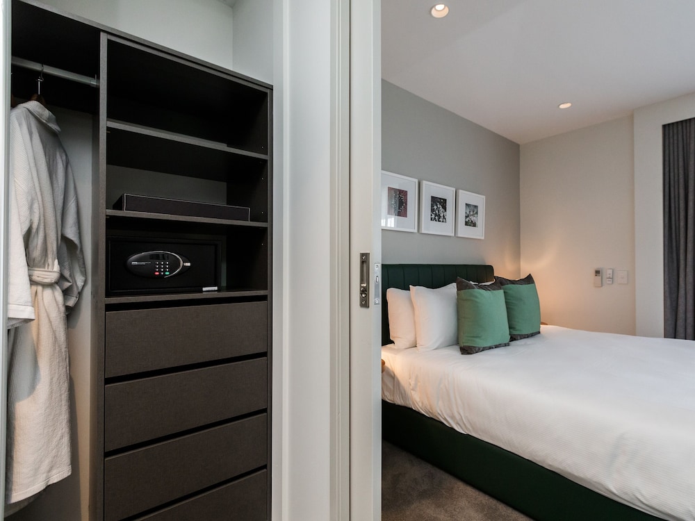 DELUXE, STUDIO, SUITE, BALCONY