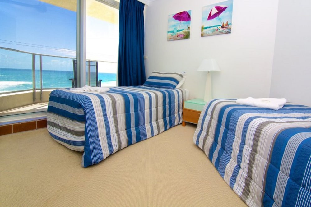FORESHORE BEACHFRONT APARTMENTS 29/66