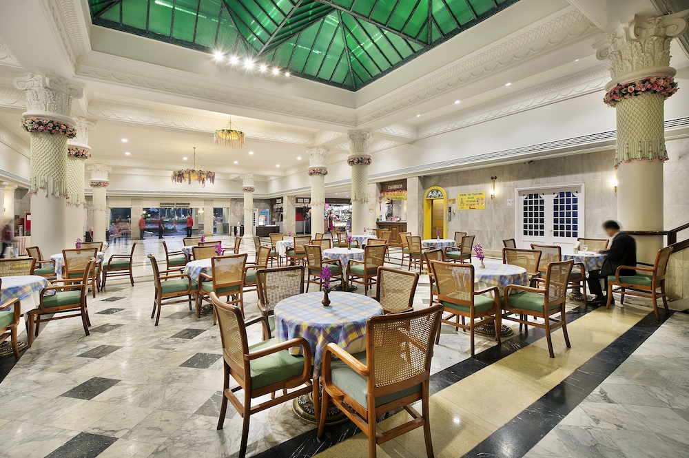 Royal Rattanakosin Hotel 53/63
