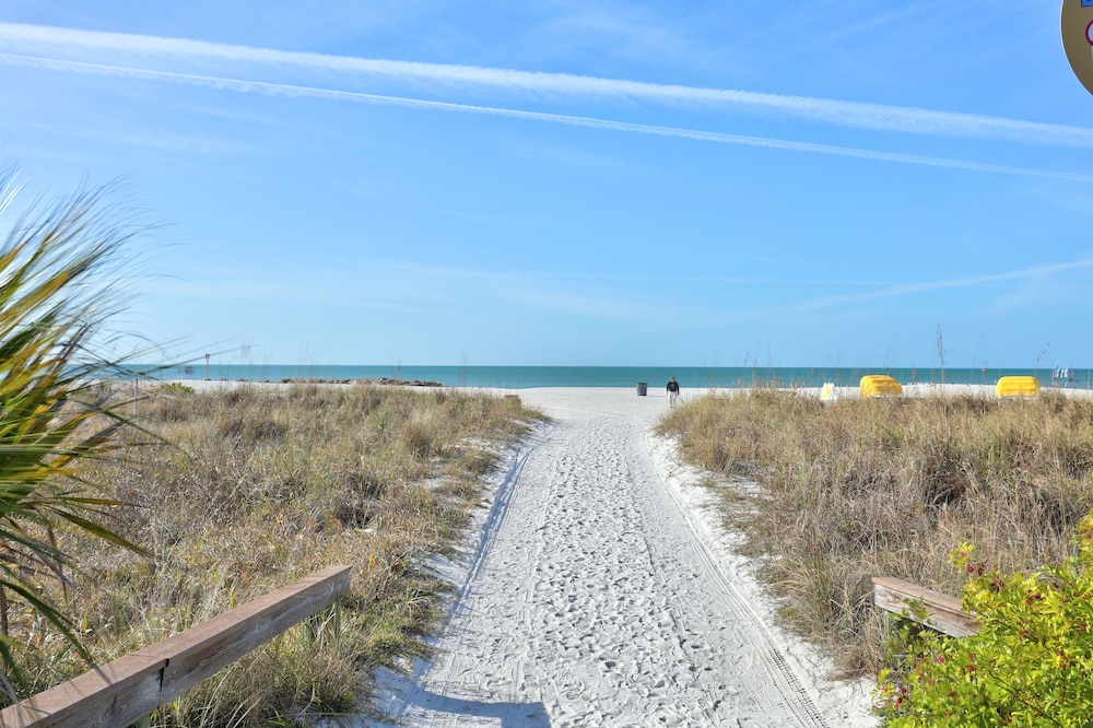 Gulf Winds Resort 46/50