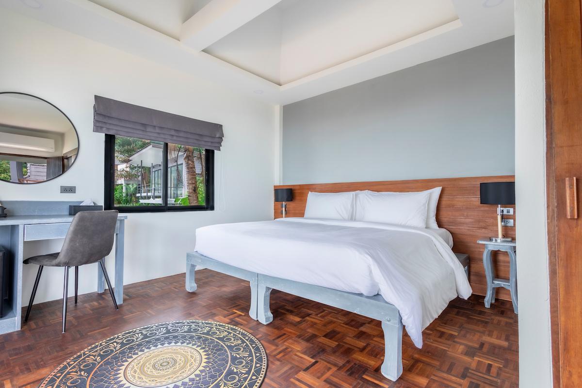 Superior, King Bed, Ocean Front