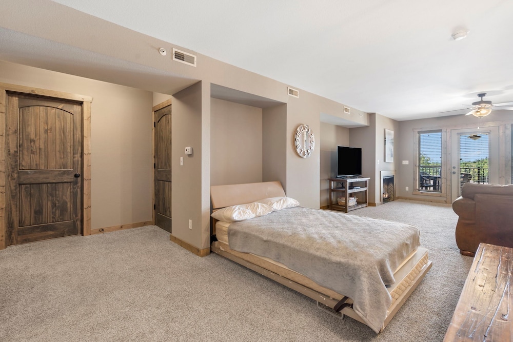 Indian Point Lodge Amp Condominiums 24/73