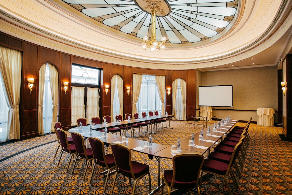 Radisson Blu Carlton 64/73